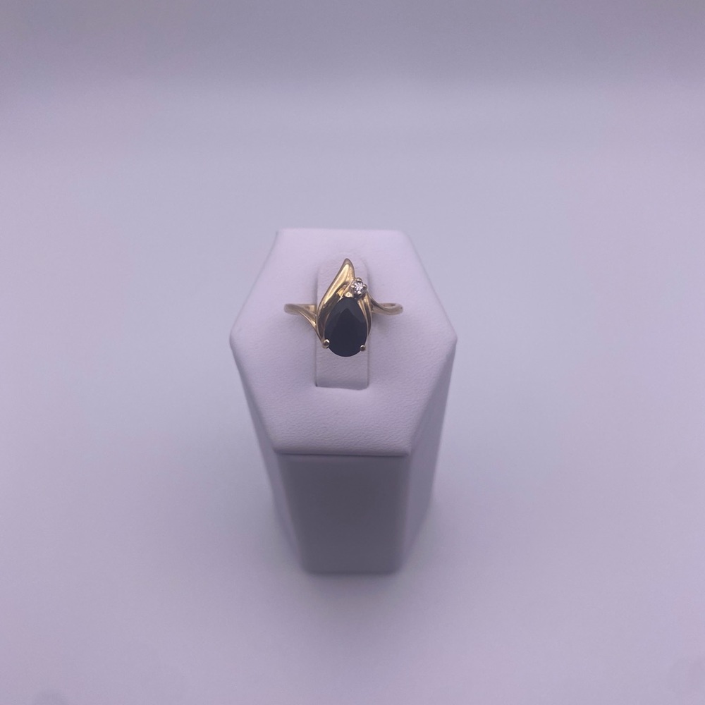 14k yellow gold black stone and diamond ring